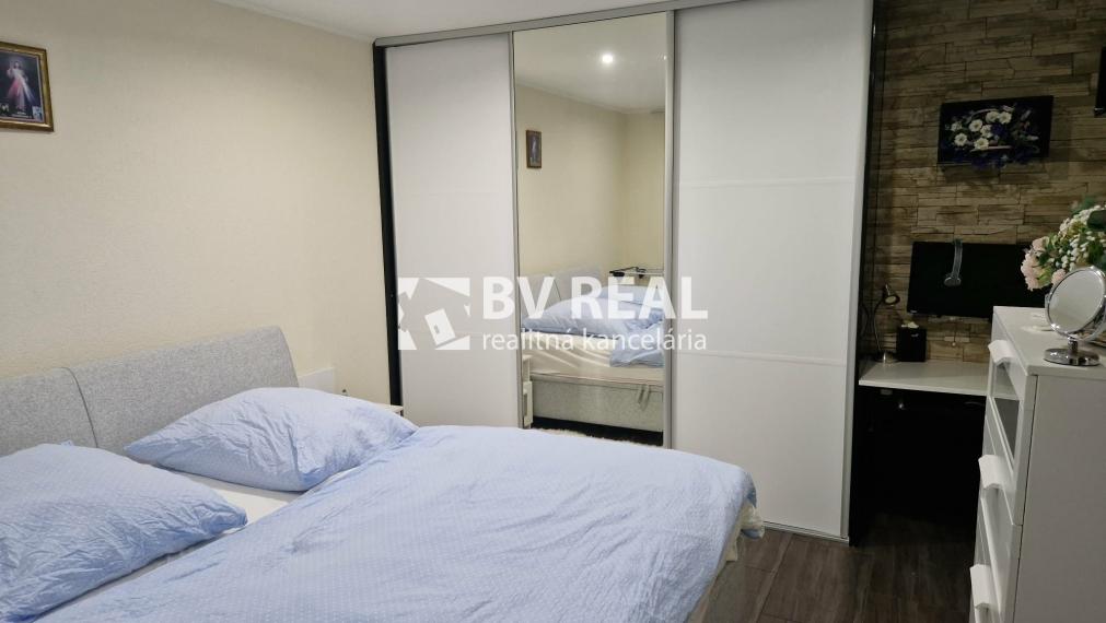 BV REAL Na predaj prerobený 2 izbový byt Prievidza FM2421