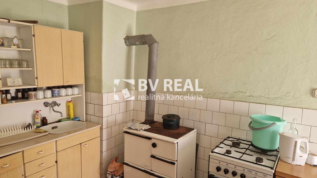 BV REAL Predaj rodinný dom a pozemok 1459 m2 Bystričany FM2404
