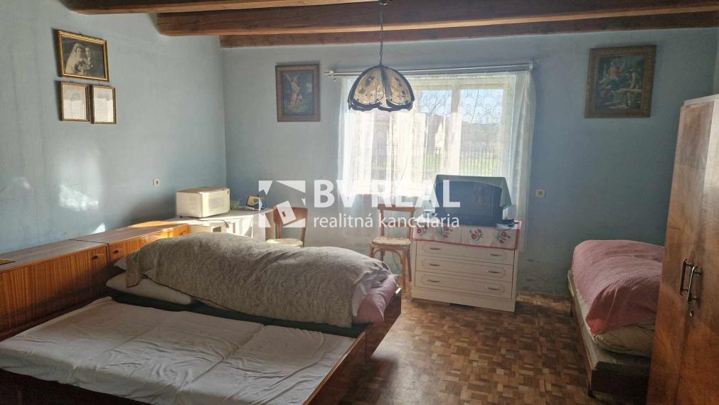 BV REAL Predaj rodinný dom a pozemok 1459 m2 Bystričany FM2404