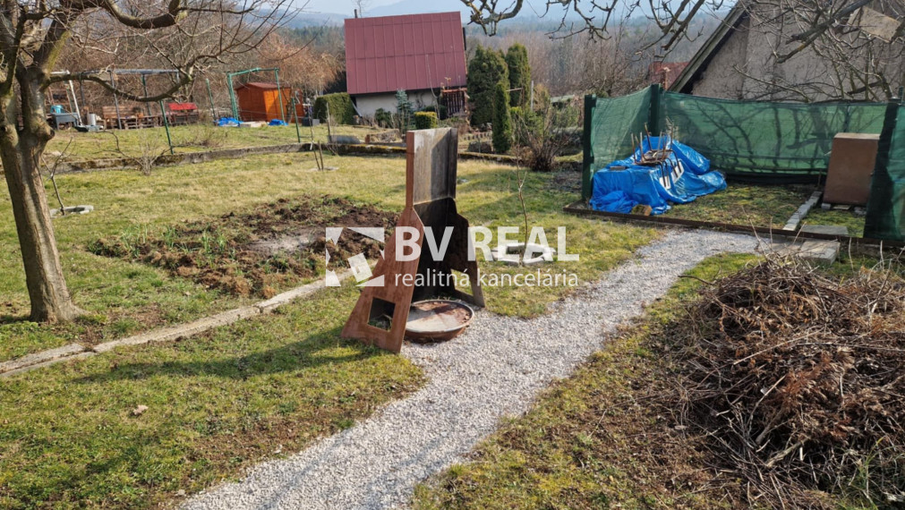 BV REAL murovaná chata so záhradou Prievidza FM2422