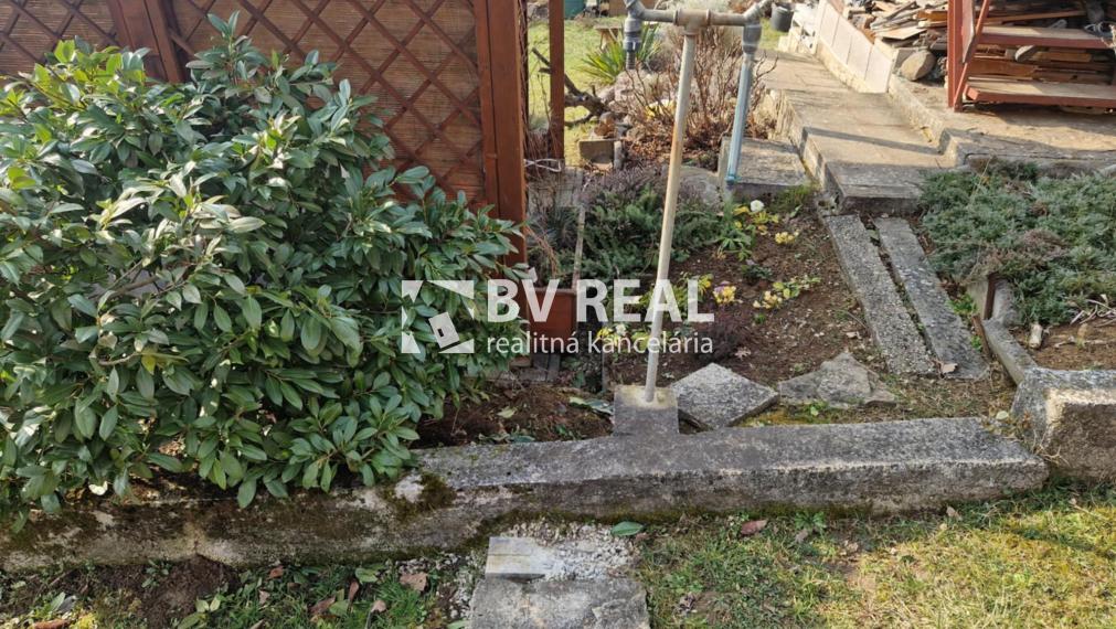 BV REAL murovaná chata so záhradou Prievidza FM2422