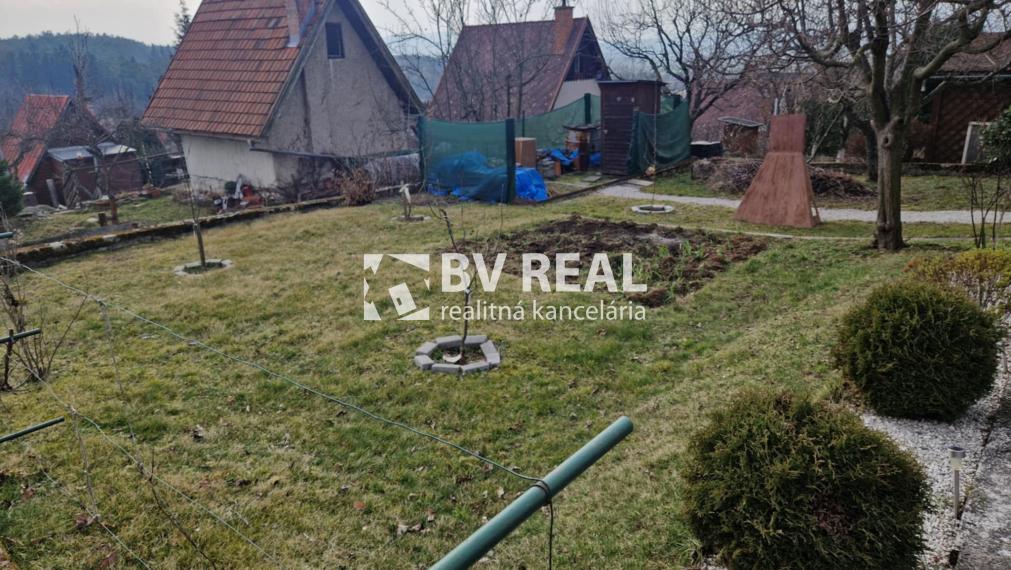 BV REAL murovaná chata so záhradou Prievidza FM2422