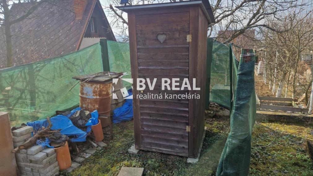 BV REAL murovaná chata so záhradou Prievidza FM2422