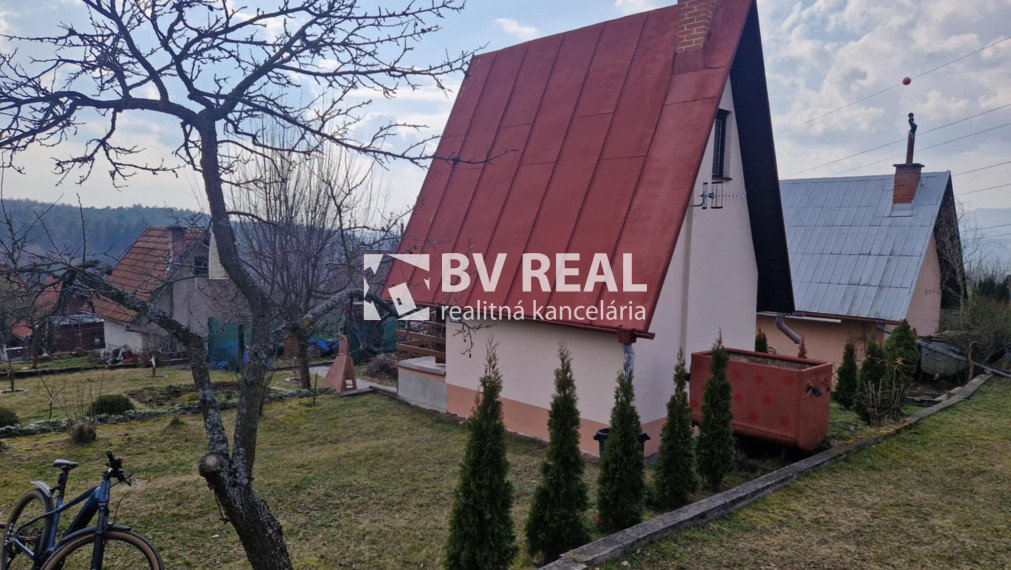 BV REAL murovaná chata so záhradou Prievidza FM2422