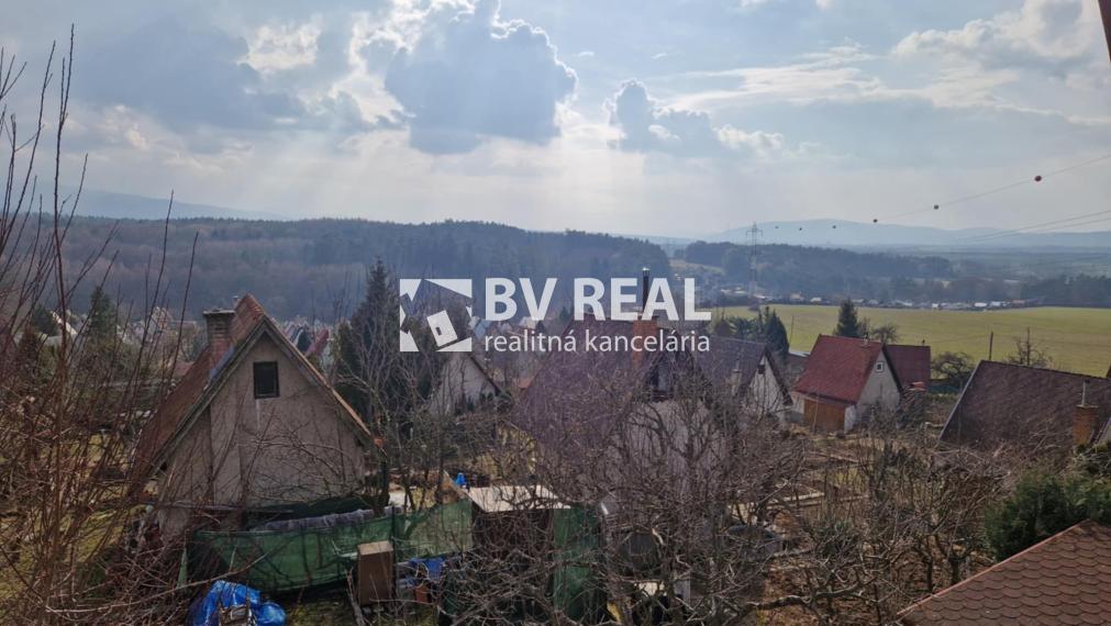 BV REAL murovaná chata so záhradou Prievidza FM2422