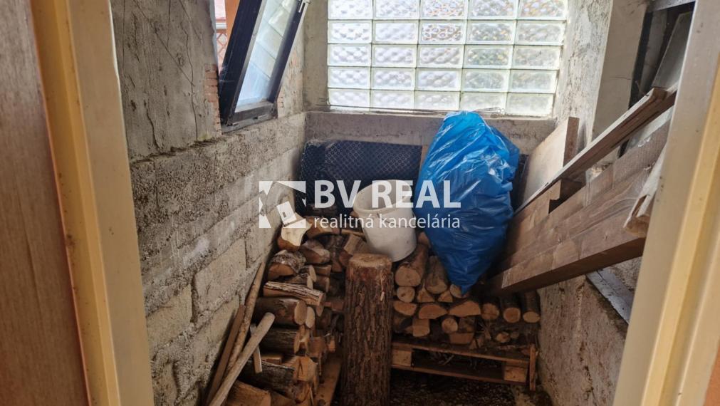 BV REAL murovaná chata so záhradou Prievidza FM2422