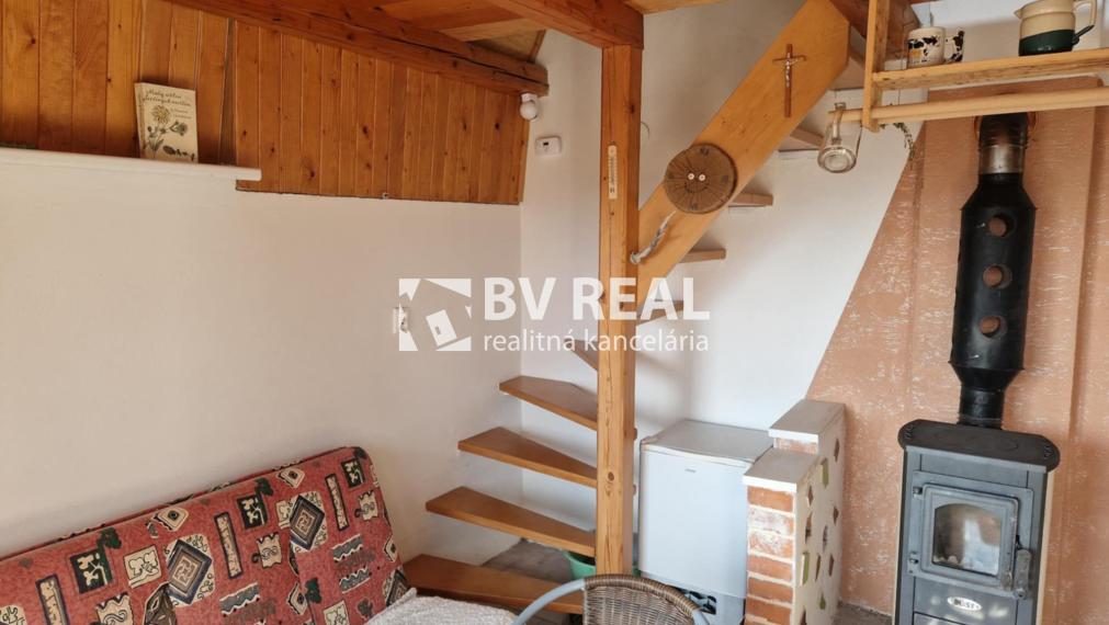 BV REAL murovaná chata so záhradou Prievidza FM2422