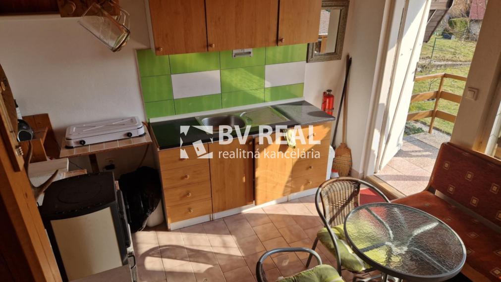 BV REAL murovaná chata so záhradou Prievidza FM2422