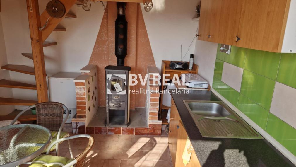 BV REAL murovaná chata so záhradou Prievidza FM2422