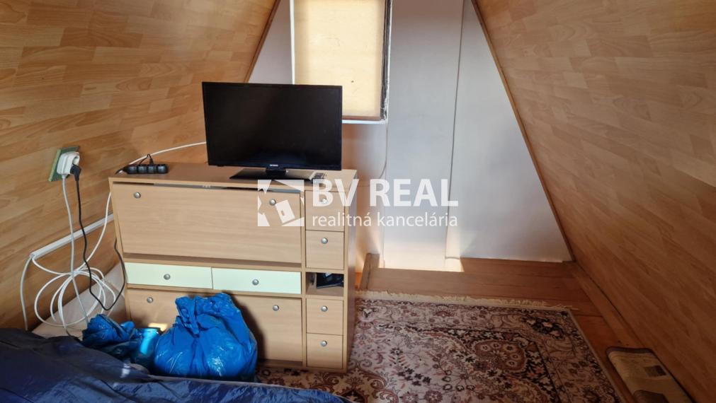 BV REAL murovaná chata so záhradou Prievidza FM2422
