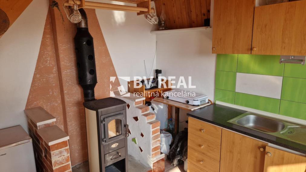 BV REAL murovaná chata so záhradou Prievidza FM2422