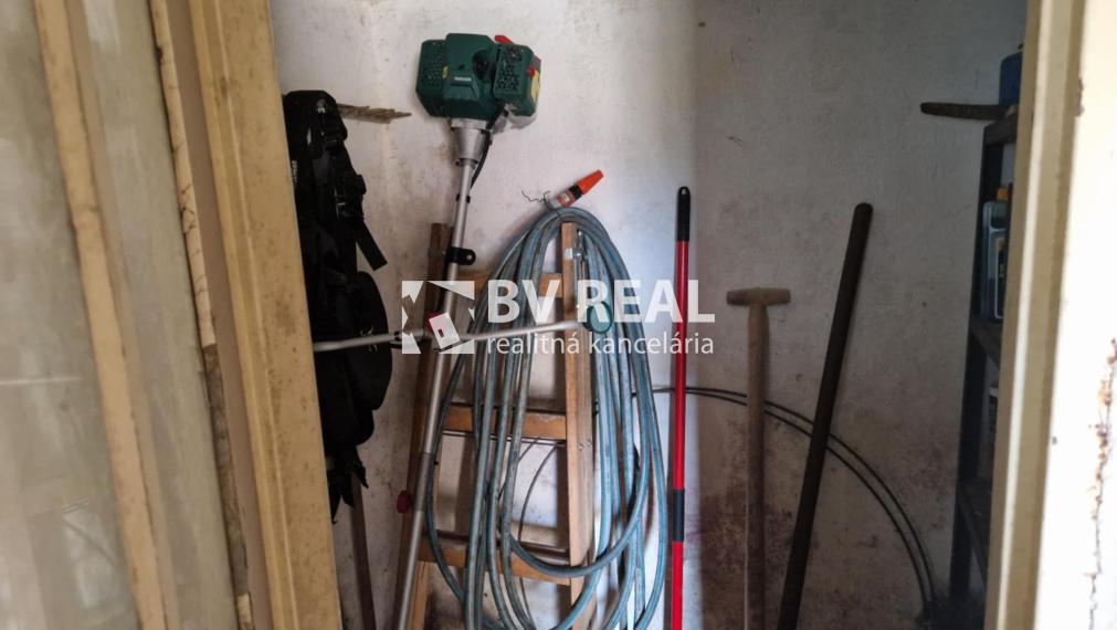 BV REAL murovaná chata so záhradou Prievidza FM2422