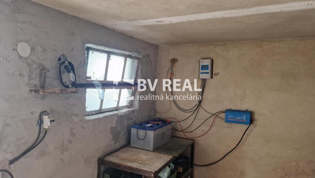 BV REAL murovaná chata so záhradou Prievidza FM2422