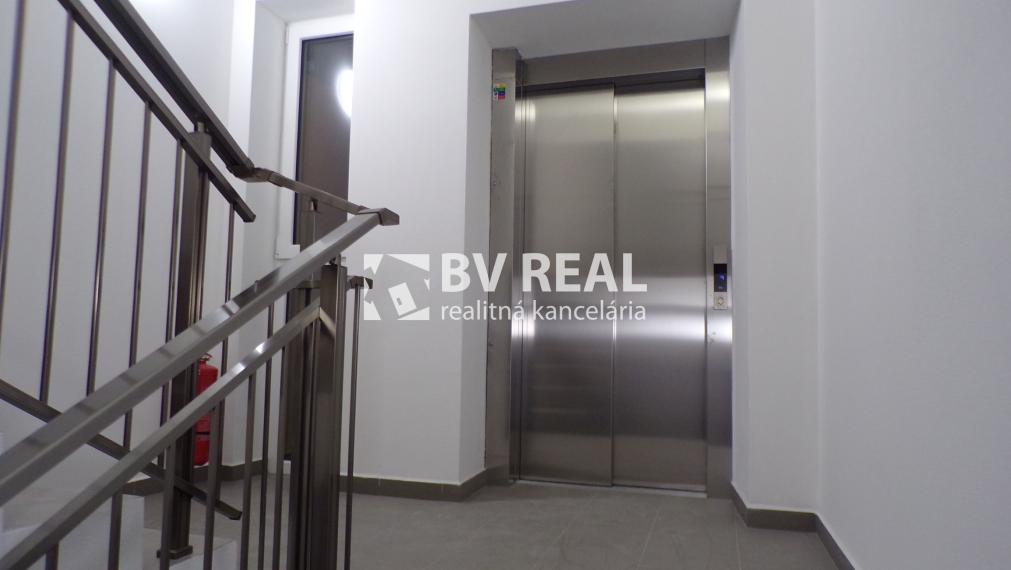 BV REAL Na prenájom 1 izbový byt v novostavbe Nováky FM2225