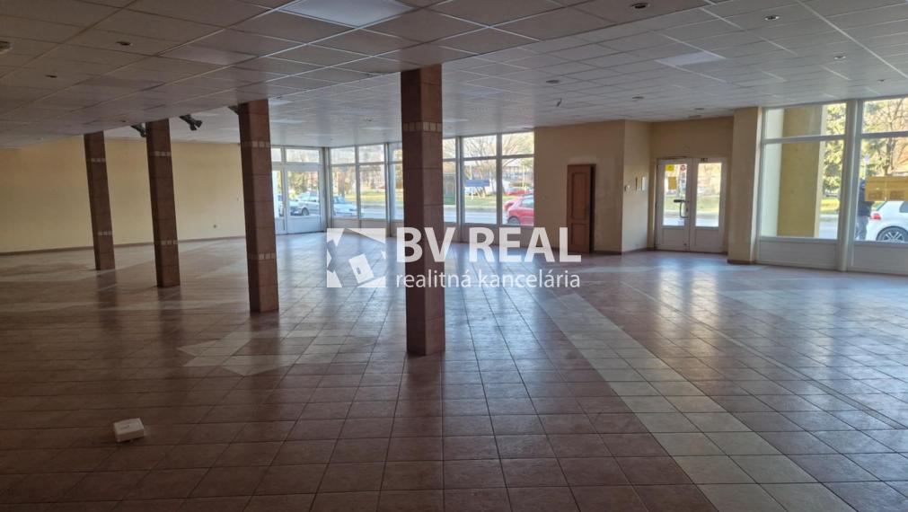 BV REAL Na prenájom polyfunkčná budova Prievidza FM2365