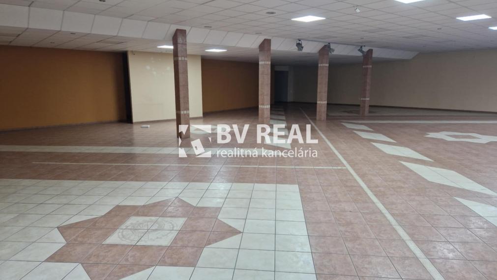 BV REAL Na prenájom polyfunkčná budova Prievidza FM2365