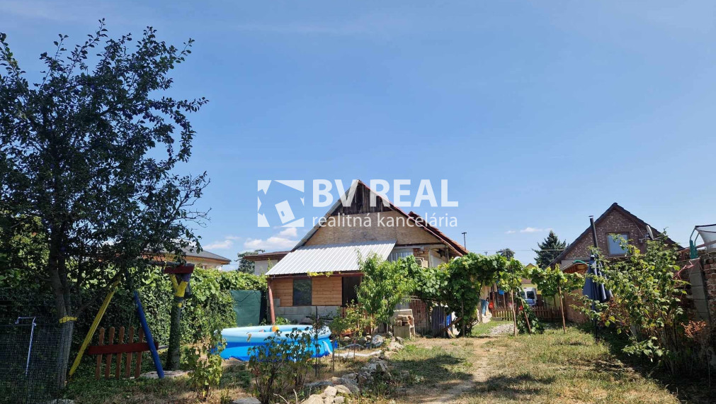 BV REAL Na predaj 2 rodinné domy obec Rybany FM2171