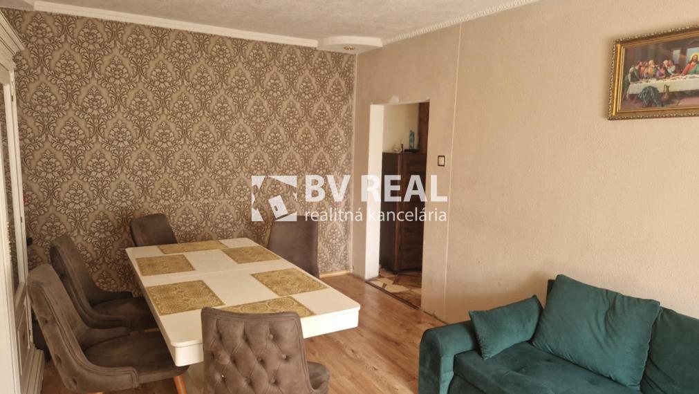 BV REAL Na predaj prerobený 3 izbový byt Prievidza FM2427
