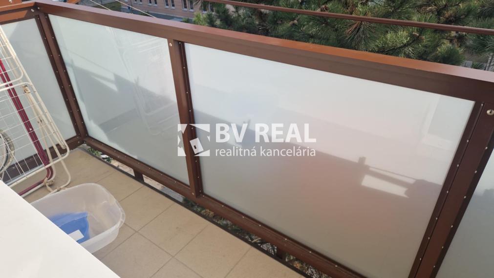 BV REAL Na predaj prerobený 3 izbový byt Prievidza FM2427