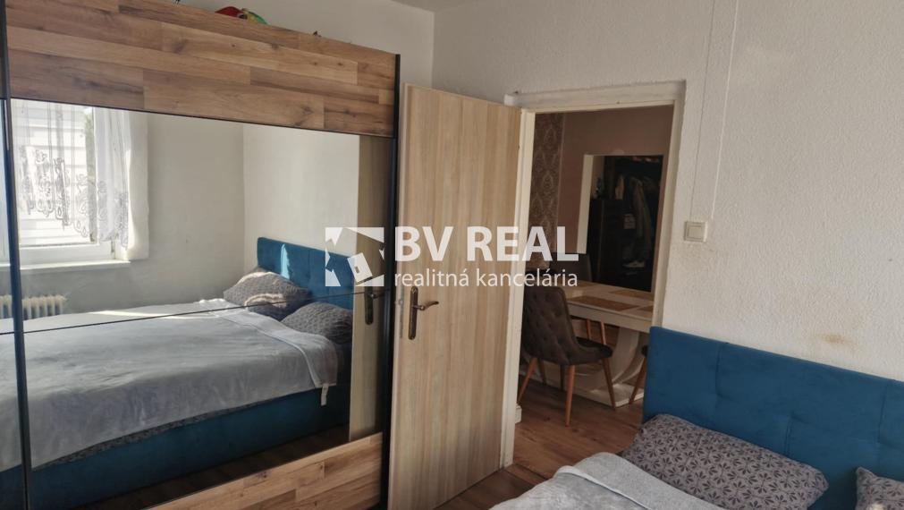 BV REAL Na predaj prerobený 3 izbový byt Prievidza FM2427