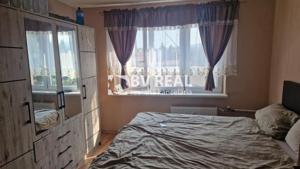 BV REAL Na predaj prerobený 3 izbový byt Prievidza FM2427