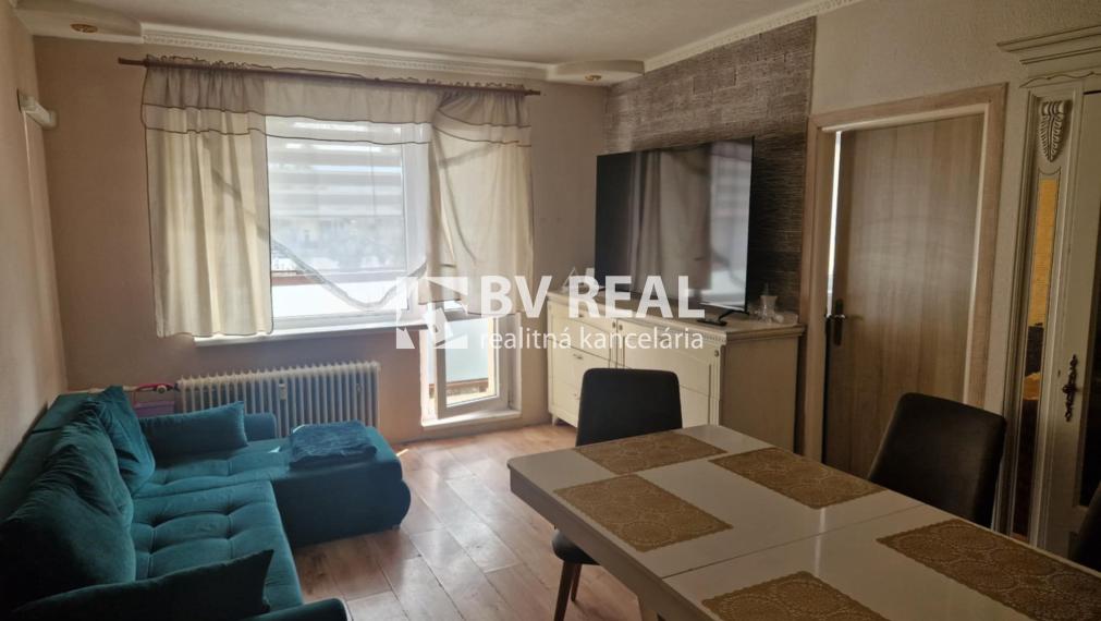 BV REAL Na predaj prerobený 3 izbový byt Prievidza FM2427