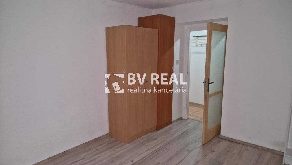 BV REAL Na prenájom 2 izbový byt Prievidza FM2728