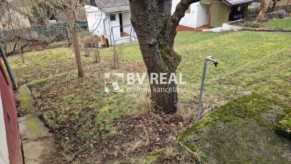 BV REAL Na predaj murovaná chata a záhrada Lutila FM2430