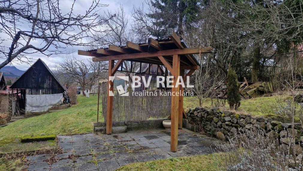 BV REAL Na predaj murovaná chata a záhrada Lutila FM2430