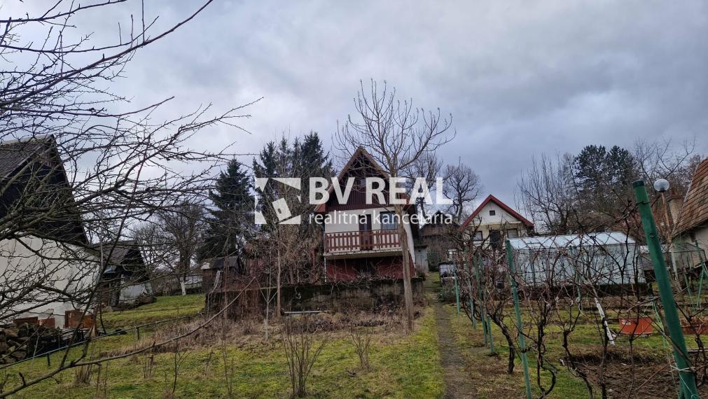 BV REAL Na predaj murovaná chata a záhrada Lutila FM2430