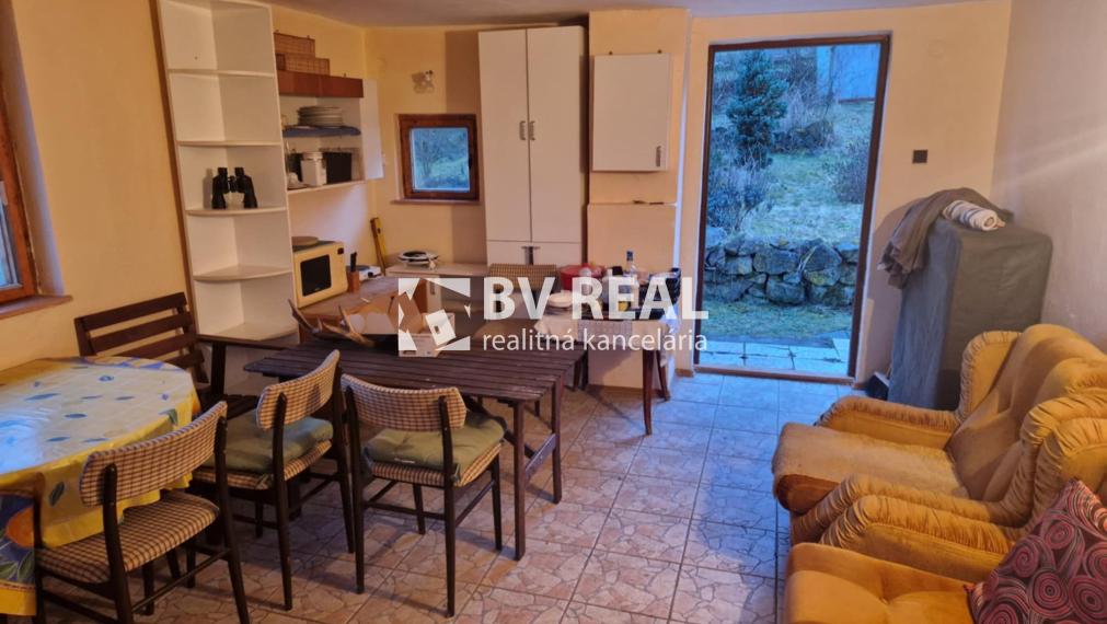 BV REAL Na predaj murovaná chata a záhrada Lutila FM2430