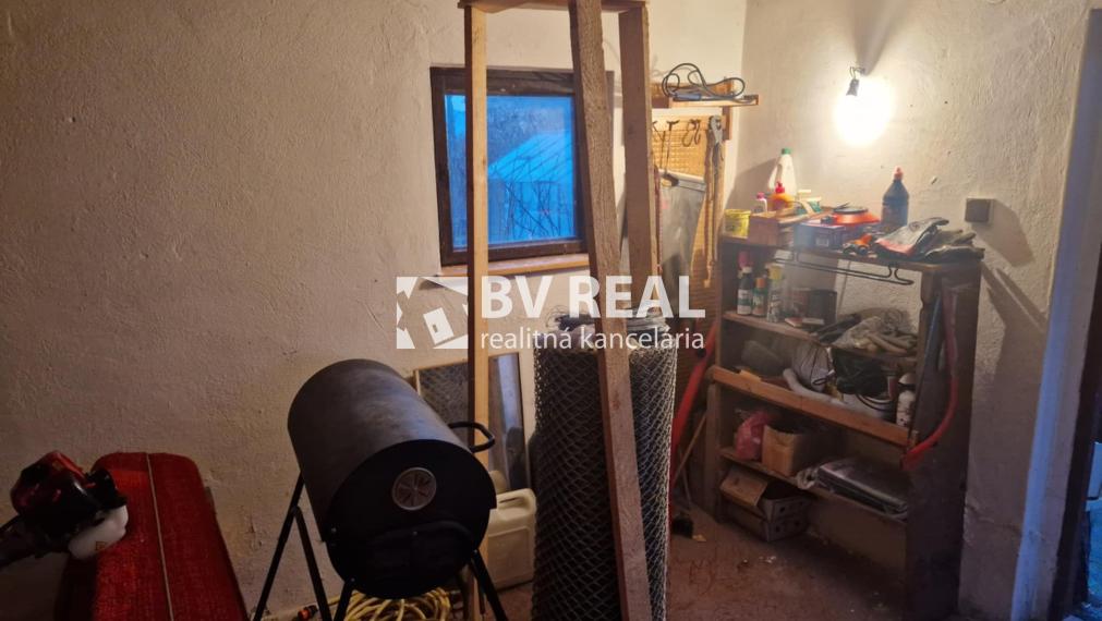 BV REAL Na predaj murovaná chata a záhrada Lutila FM2430