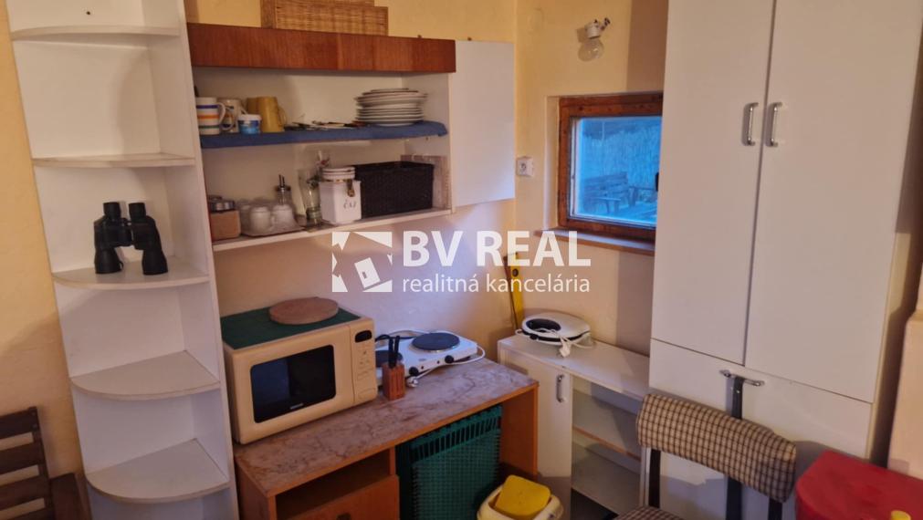 BV REAL Na predaj murovaná chata a záhrada Lutila FM2430