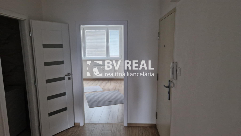 BV REAL Na prenájom 2 izbový byt Žiar nad Hronom FM2431
