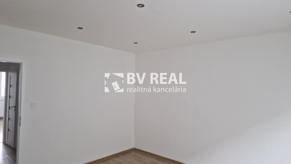 BV REAL Na prenájom 2 izbový byt Žiar nad Hronom FM2431