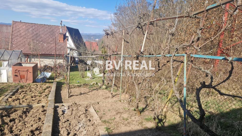 BV REAL murovaná chata so záhradou Prievidza FM2433
