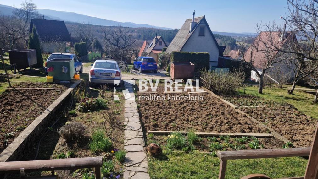 BV REAL murovaná chata so záhradou Prievidza FM2433