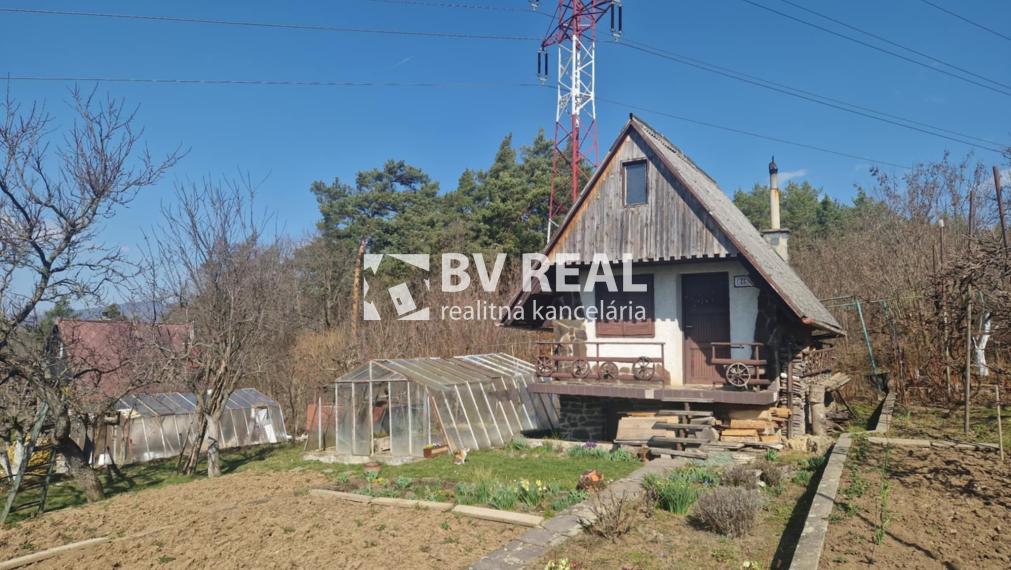 BV REAL murovaná chata so záhradou Prievidza FM2433