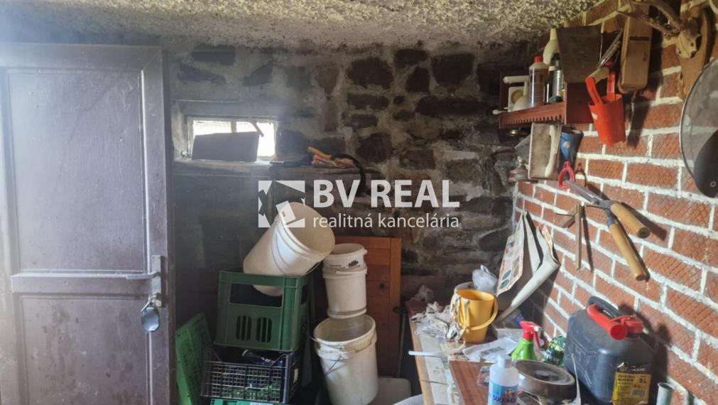 BV REAL murovaná chata so záhradou Prievidza FM2433