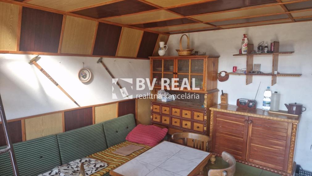 BV REAL murovaná chata so záhradou Prievidza FM2433