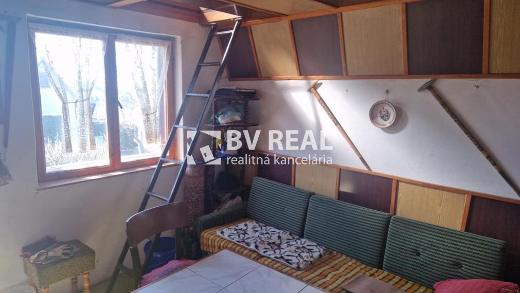 BV REAL murovaná chata so záhradou Prievidza FM2433