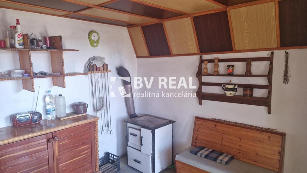 BV REAL murovaná chata so záhradou Prievidza FM2433