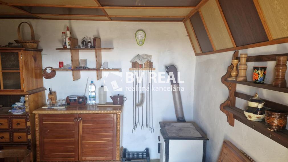 BV REAL murovaná chata so záhradou Prievidza FM2433