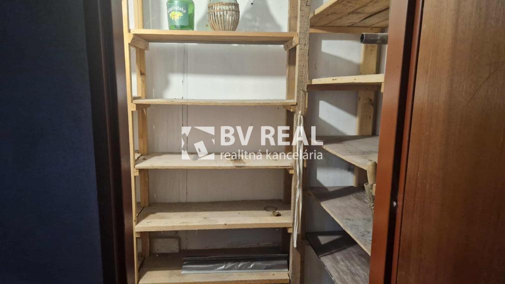 BV REAL Na predaj murovaná chata a záhrada Lutila FM2366