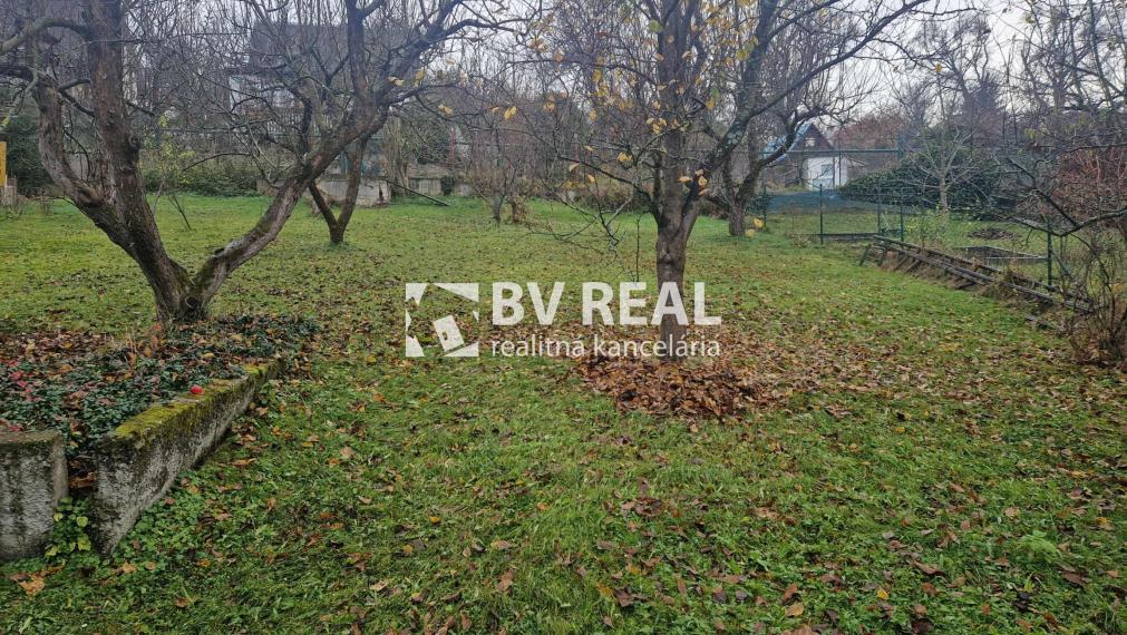 BV REAL Na predaj murovaná chata a záhrada Lutila FM2366