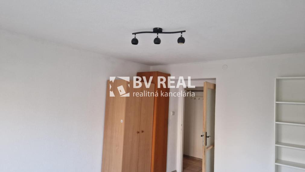 BV REAL Na prenájom 2 izbový byt Prievidza FM2728