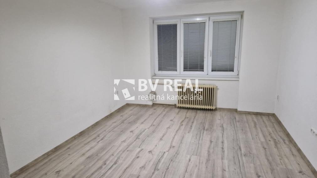 BV REAL Na prenájom 2 izbový byt Prievidza FM2728