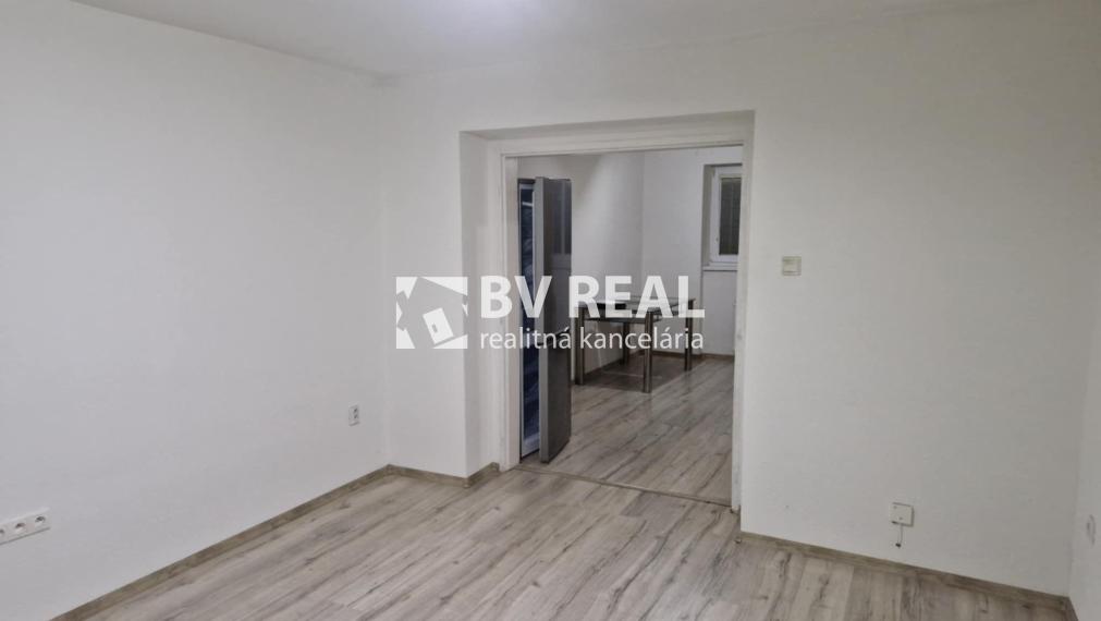 BV REAL Na prenájom 2 izbový byt Prievidza FM2728