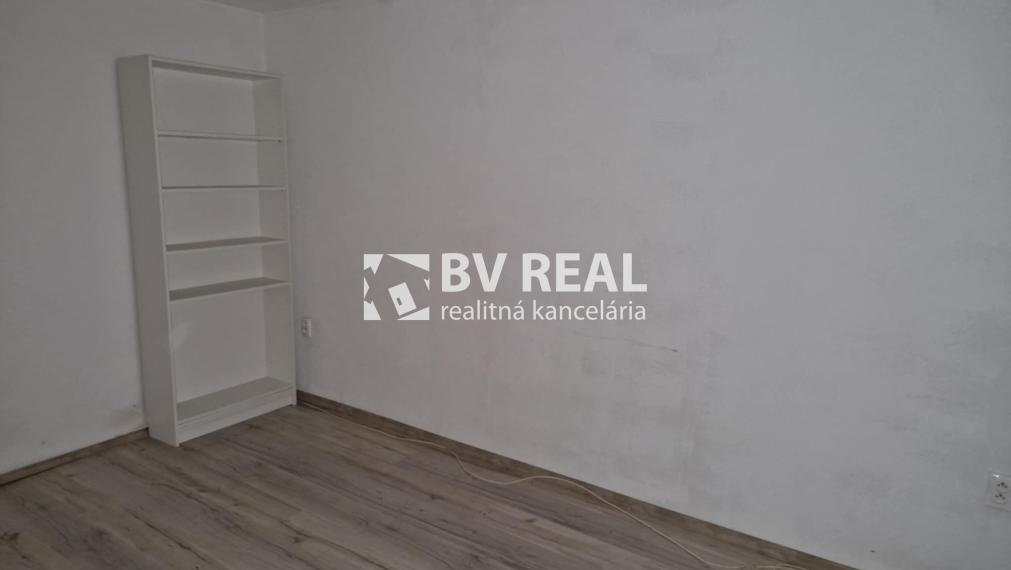 BV REAL Na prenájom 2 izbový byt Prievidza FM2728