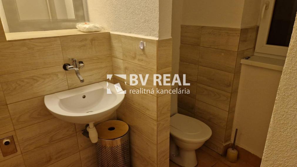 BV REAL Na prenájom 2 izbový byt Prievidza FM2728